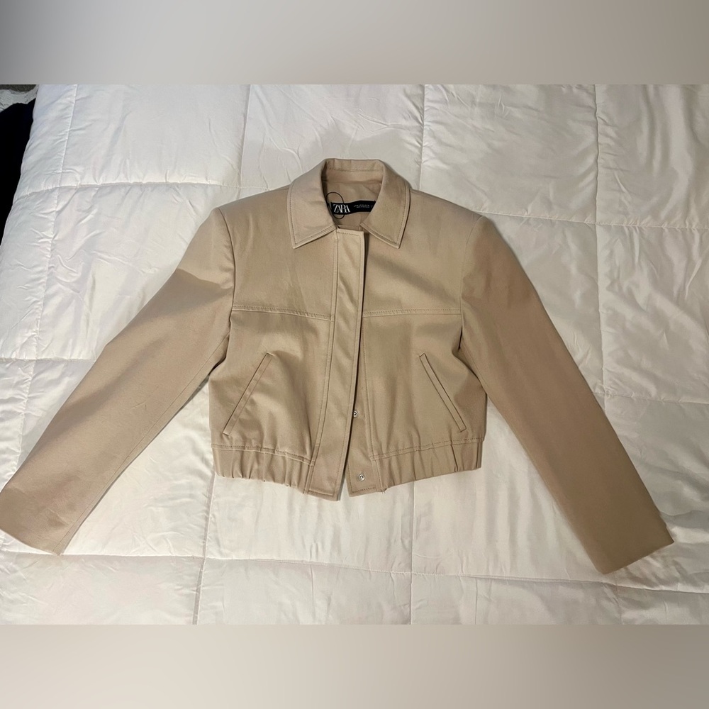 Cropped jacket with shoulder pads - Picture 4 of 8